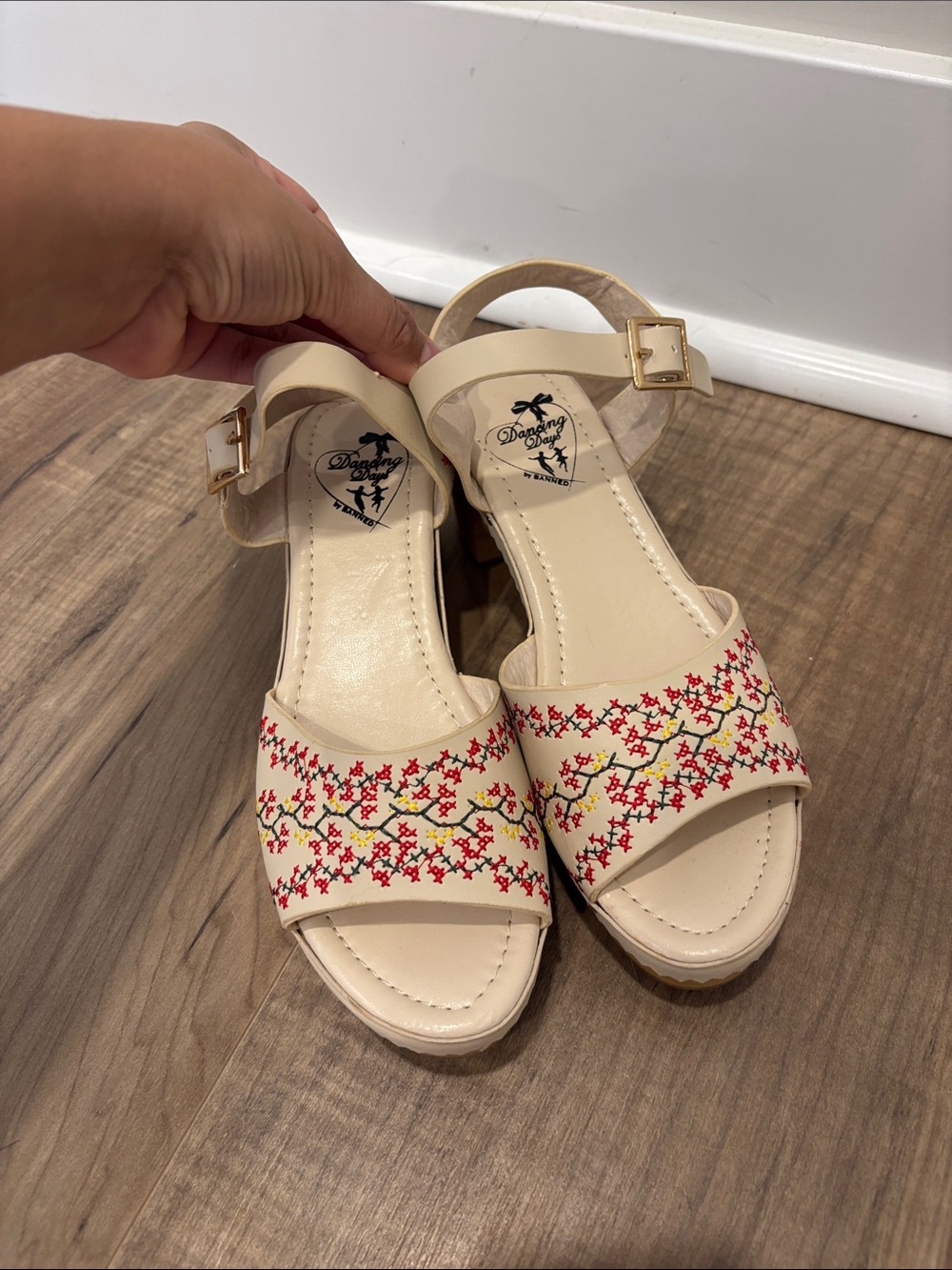 Retro Wooden Embroidered Flower Heels Dancing Days Retro Modcloth US 6.5 - Picture 7 of 14